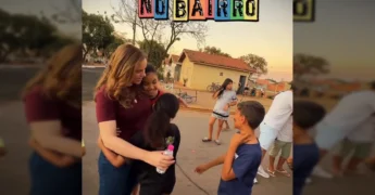 Crianças e adultos participam de atividades na Ação Comunitária em Nova Mutum, bairro Novo Horizonte I. Crédito: Prefeitura de Nova Mutum / Instagram.