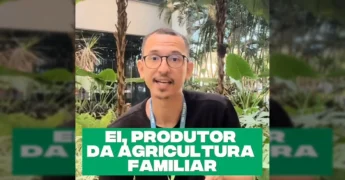 Agricultor familiar recebendo auxílio do Governo de Mato Grosso via FUNDAAF