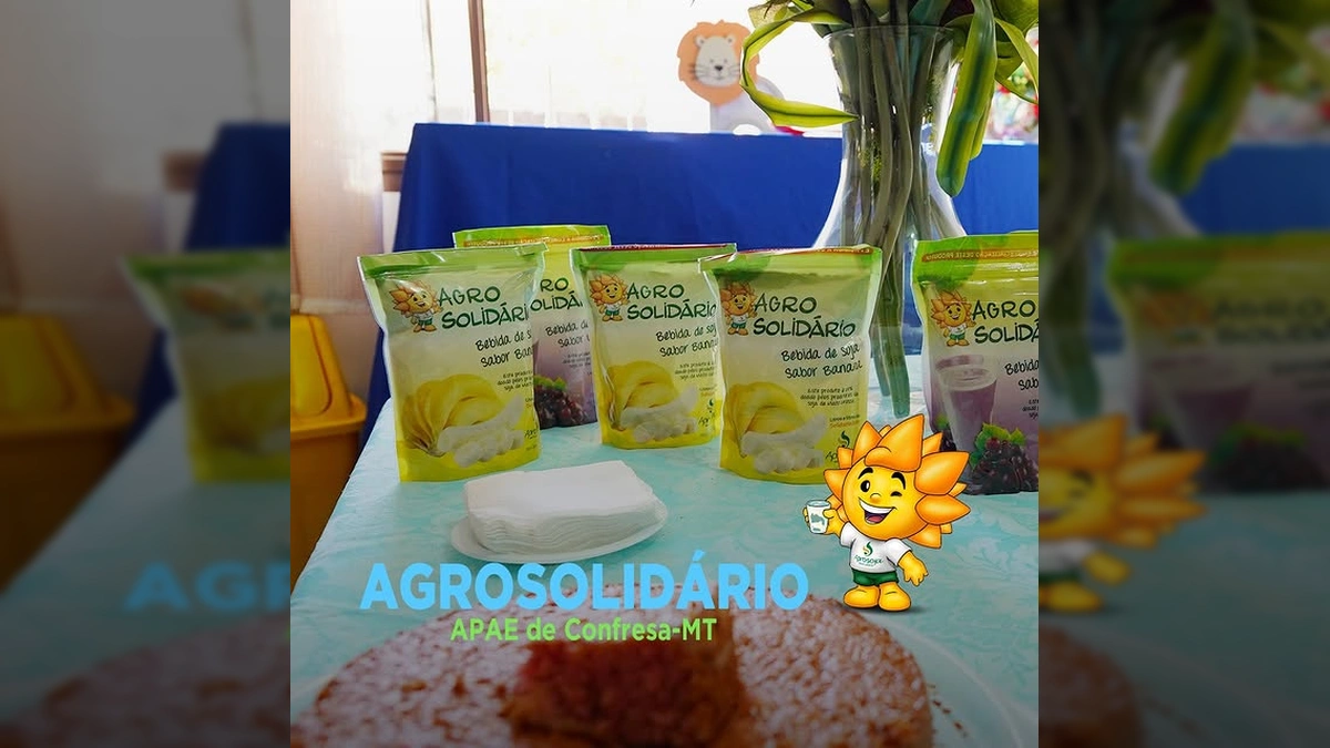 Vista aérea e interna da APAE de Confresa, Mato Grosso, com alunos e funcionários interagindo e consumindo produtos do programa Agrosolidário da Aprosoja MT.
