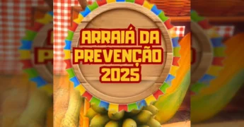 Cenário de festa junina com mesa de atendimento médico no Arraiá da Prevenção em Nossa Senhora do Livramento. Créditos: smslivramento / Instagram.