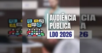 Homem e mulher apresentando sobre o orçamento em audiência pública com público sentado. Créditos: Governo de Vila Rica-MT / Instagram.