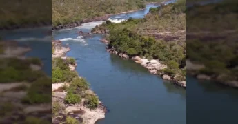 Imagem da Cachoeira da Fumaça com pontos de camping em Novo São Joaquim-MT, destacando a beleza natural. Créditos: @festivaldepescansj2025 no Instagram.