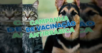 Homem apresenta a campanha de vacinação antirrábica da Prefeitura de São José do Rio Claro para cães e gatos. Crédito: Pref Sjrc / Instagram