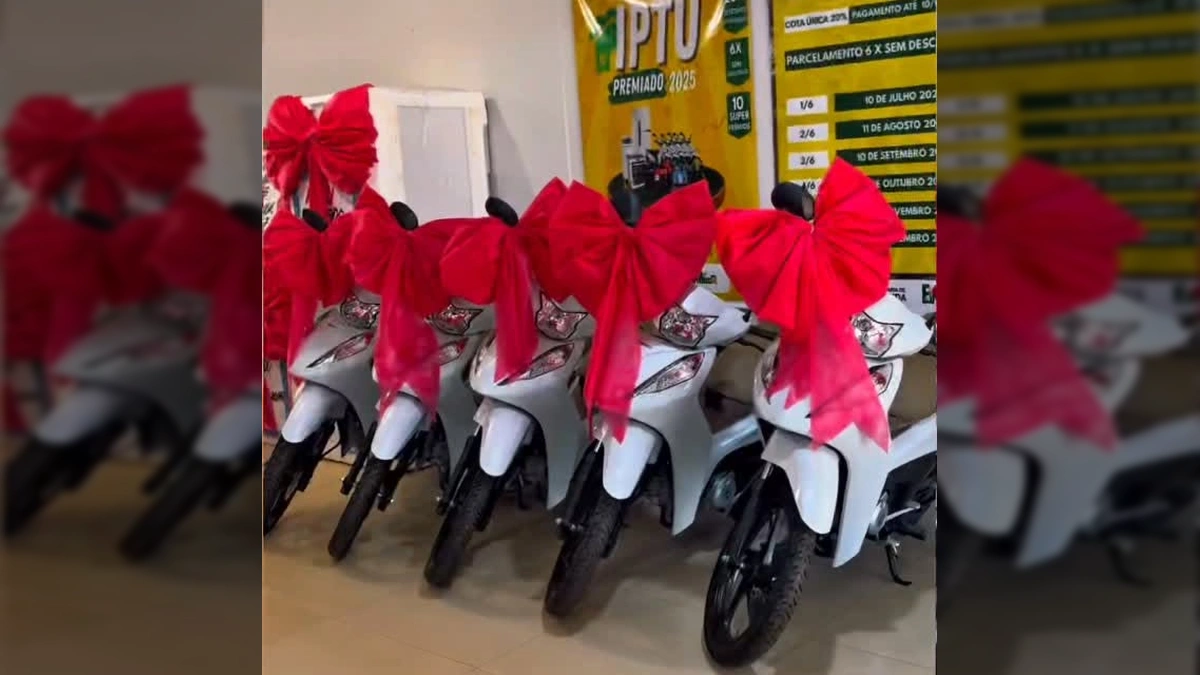 Imagem da campanha IPTU Premiado 2025 em Mirassol D'Oeste, com mulher e prêmios como motos e eletrodomésticos / Créditos: Prefeitura de Mirassol d'Oeste - MT