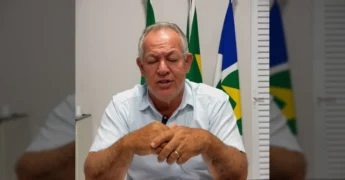 Imagem do Prefeito Pastor Fernando de Carlinda, Mato Grosso, anunciando o segundo lugar do município no ranking de alfabetização estadual. Créditos: Prefeitura de Carlinda / Instagram.