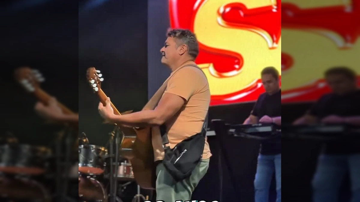 Banda tocando para multidão na celebração de 88 anos de Ponte Branca, MT. Créditos para ponte_brancamt / Instagram