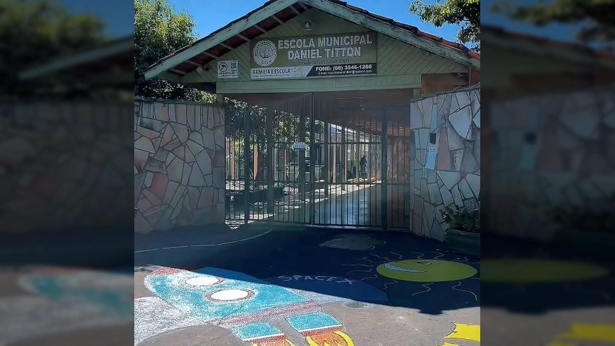 Detalhes das reformas e pinturas na Escola Municipal Daniel Titton antes da volta às aulas em Cláudia. Créditos: Prefeitura de Cláudia / Instagram.