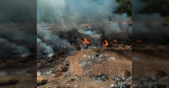 Bombeiros e equipe da Defesa Civil controlando chamas em lixão na cidade de Tapurah, Mato Grosso. Créditos: ssp_prefeituradetapurah / Instagram