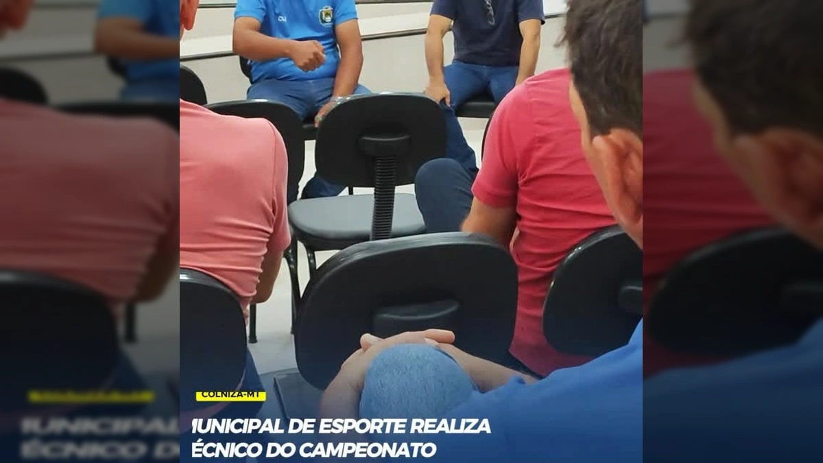 Homens e mulheres participando de congresso técnico para campeonato de futebol em Colniza, MT. Crédito: Prefeitura de Colniza / Instagram.