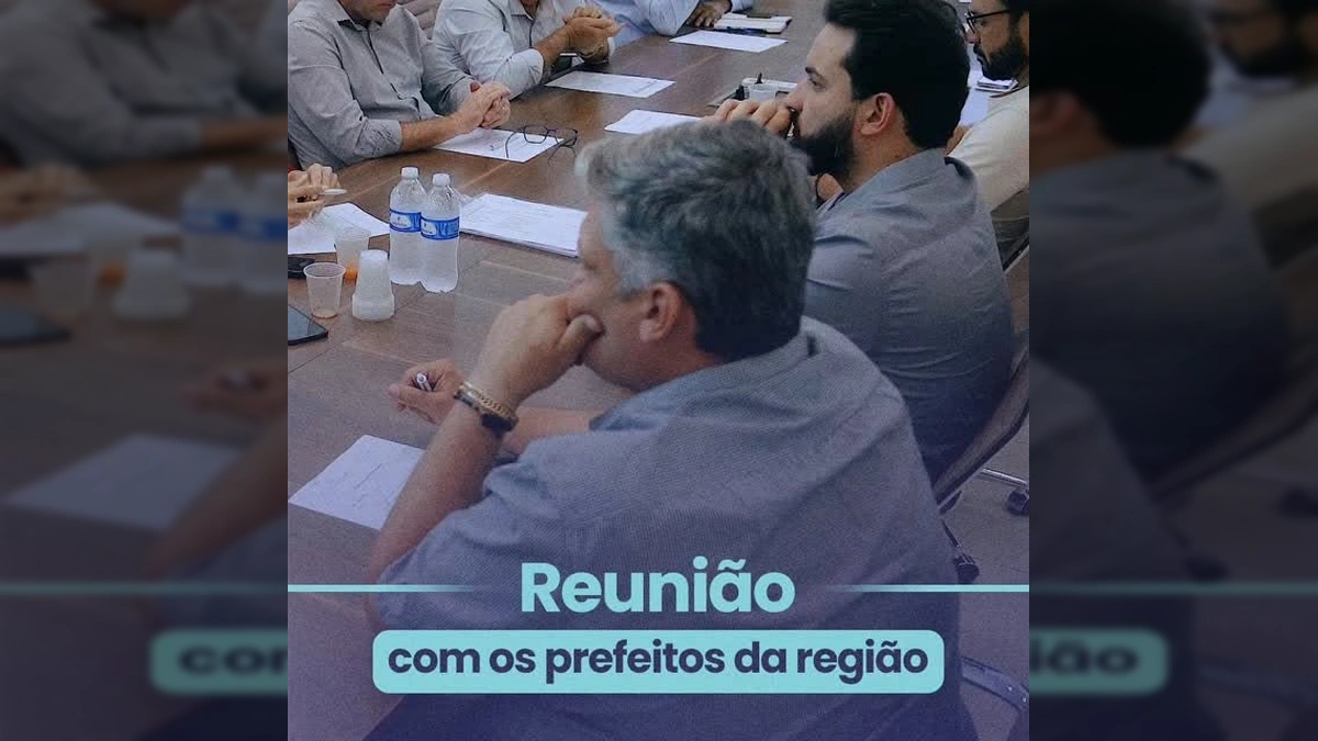 Prefeitos e secretários em reunião do Consórcio de Saúde Vale do Teles Pires sobre Hospital Regional de Sinop e Fila Zero. Crédito: cpsvaledotelespires / Instagram