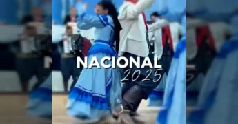 Jovens dançarinos e músicos do CTG Herança Nativa de Ipiranga do Norte com seus trajes gaúchos durante apresentação na FENART 2025 – Créditos: Prefeitura Municipal de Ipiranga do Norte - MT