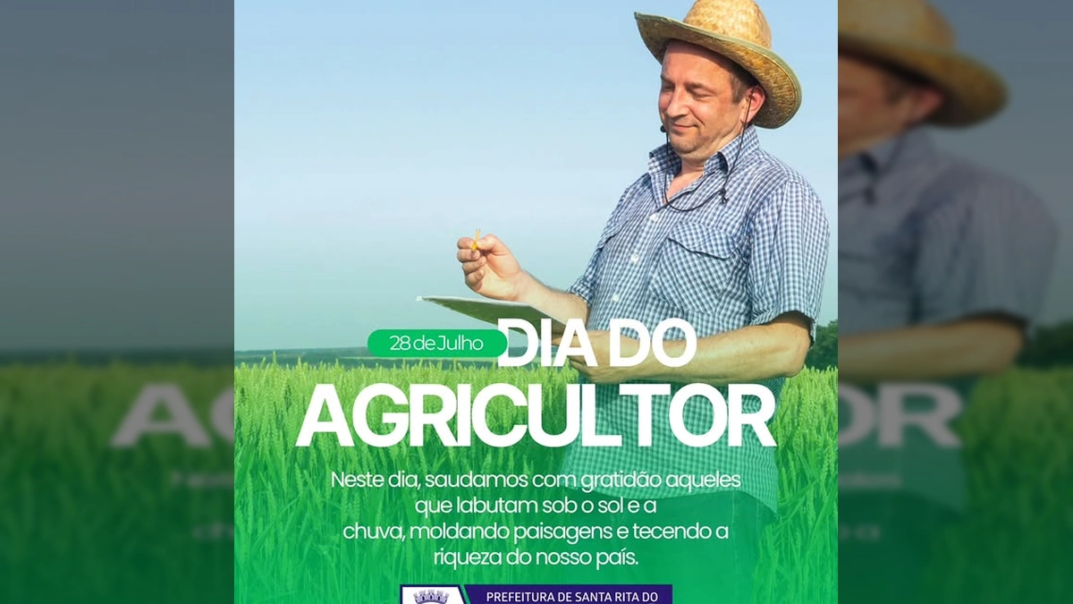 Foto de um homem usando chapéu de palha e camisa xadrez, olhando para baixo enquanto segura algo pequeno em uma mão e um tablet na outra, com um campo verde ao fundo. O texto na imagem diz 'Dia do Agricultor'. Créditos: Instagram @prefeiturasantaritadotrivelato