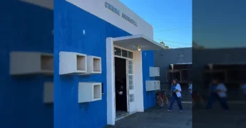 Imagem de educadores participando do encontro formativo no Cinema Municipal de Rosário Oeste. Créditos: Prefeitura de Rosário Oeste / Instagram.