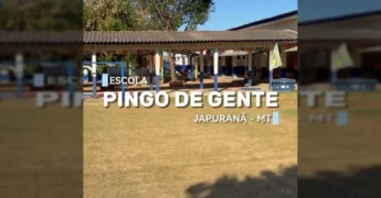 Imagem da fachada e pátio da Escola Pingo de Gente em Japurana, Nova Bandeirantes, MT, mostrando o ambiente organizado e decorado. Créditos: Prefeitura de Nova Bandeirantes / Instagram.