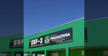 Nova estrutura da unidade de saúde ESF-3 em Paranatinga, com placa de identificação e área de espera. Créditos: pref.paranatinga no Instagram.