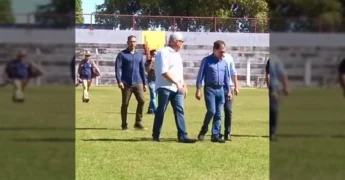 Estádio Municipal de Barra do Bugres com nova iluminação. Imagens: Nilson Guedes / Reportagem: Mônia Coelho. Crédito: Prefeitura Municipal de Barra do Bugres / Instagram