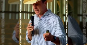 Imagens do evento 'Nosso Leite' com produtores rurais e máquinas agrícolas em Nossa Senhora do Livramento. Créditos: prefeituradelivramento / Instagram