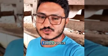 Homem sorridente em ambiente de fazenda divulgando a 3ª Expoleite em Juína, Mato Grosso. Imagem original de Prefeitura de Juína / Instagram.