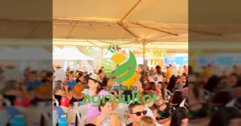 Grande tenda abrigando participantes do almoço comunitário na 19ª Festa do Agricultor em Carlinda, MT. Crédito: Instagram prefeituradecarlinda