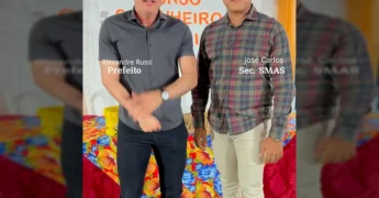 Formandos do curso de Cozinheiro Industrial com certificados em Juscimeira. Crédito: Prefeitura de Juscimeira / Instagram.