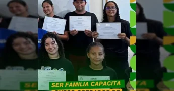 Alunos e professores do SENAI comemoram a formatura do curso de Operador de Computador em Cláudia. Créditos: Prefeitura de Cláudia / Instagram.