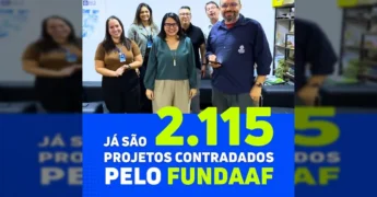Grupo de pessoas da Secretaria de Agricultura Familiar de Mato Grosso e EMPAER celebrando o progresso do programa FUNDAAF. Créditos: @seafmt / Instagram.