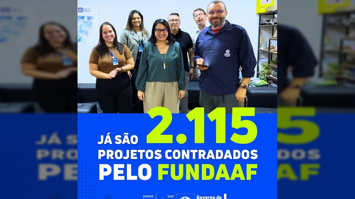 Grupo de pessoas da Secretaria de Agricultura Familiar de Mato Grosso e EMPAER celebrando o progresso do programa FUNDAAF. Créditos: @seafmt / Instagram.