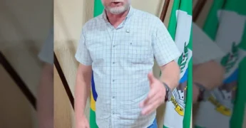Homem de chapéu de cowboy em vídeo, convidando para evento em Tabaporã. Créditos: Prefeitura de Tabaporã / Instagram.