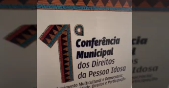 Grupo de idosos e colaboradores em evento de conferência, Porto Alegre do Norte. Créditos: Prefeitura de Porto Alegre do Norte / Instagram