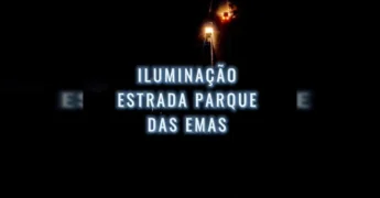 Estrada iluminada à noite em Ipiranga do Norte, com postes de luz ao longo da via. Imagem de Prefeitura Municipal de Ipiranga do Norte - MT / Instagram.