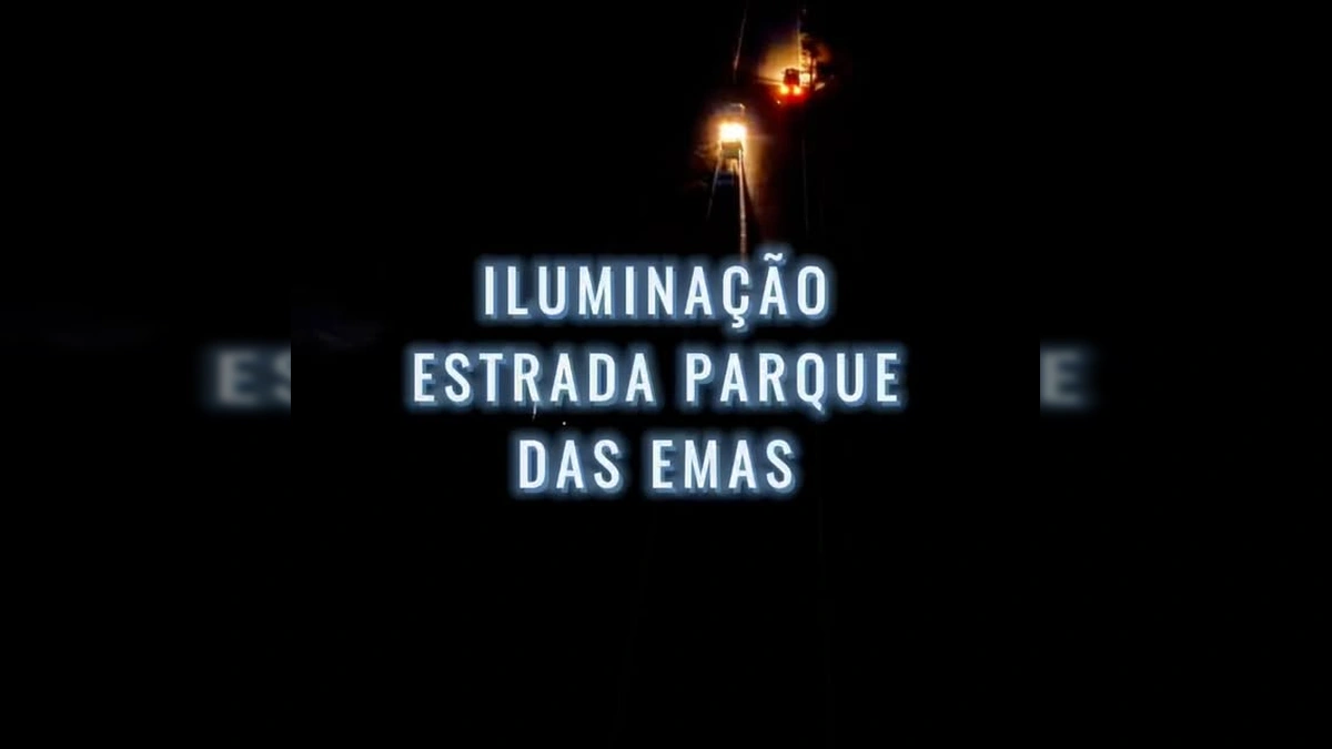Estrada iluminada à noite em Ipiranga do Norte, com postes de luz ao longo da via. Imagem de Prefeitura Municipal de Ipiranga do Norte - MT / Instagram.