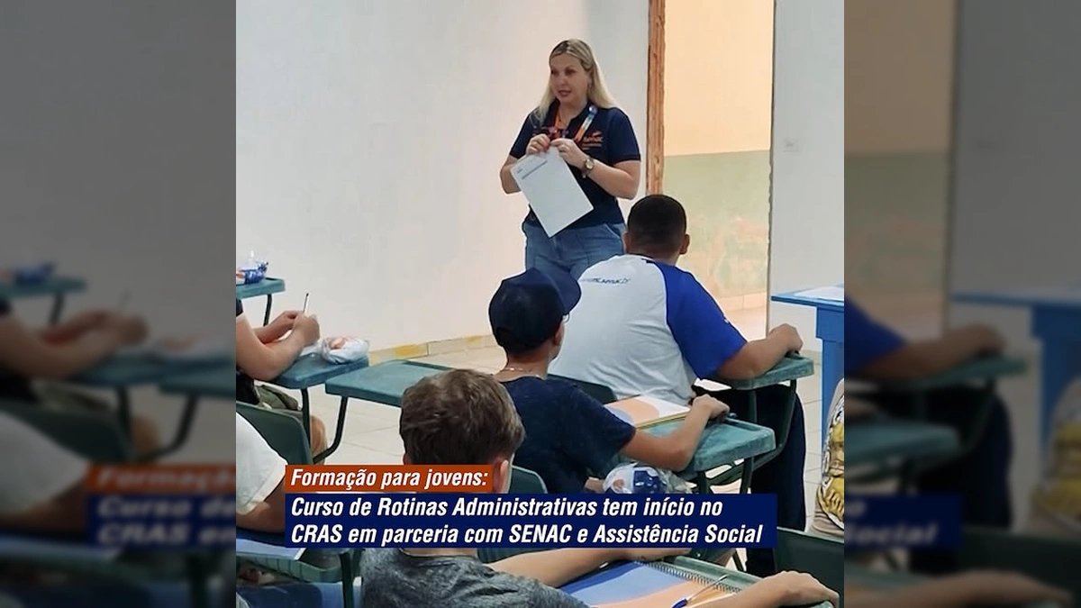 Jovens e autoridades na aula inaugural do curso de Rotinas Administrativas no CRAS de Juara. Créditos: Prefeitura de Juara / Instagram.