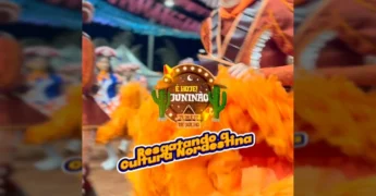 Imagem aérea da festa Juninão 2025 em Peixoto de Azevedo, com bandeirinhas coloridas e grande público. Crédito: Prefeitura de Peixoto de Azevedo / Instagram.