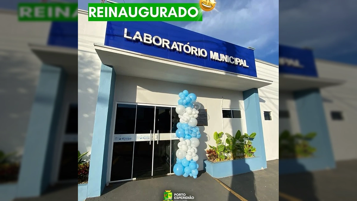 Fachada do Laboratório Municipal de Porto Esperidião decorada para a reinauguração, crédito: @portoesperidiao.mt no Instagram.