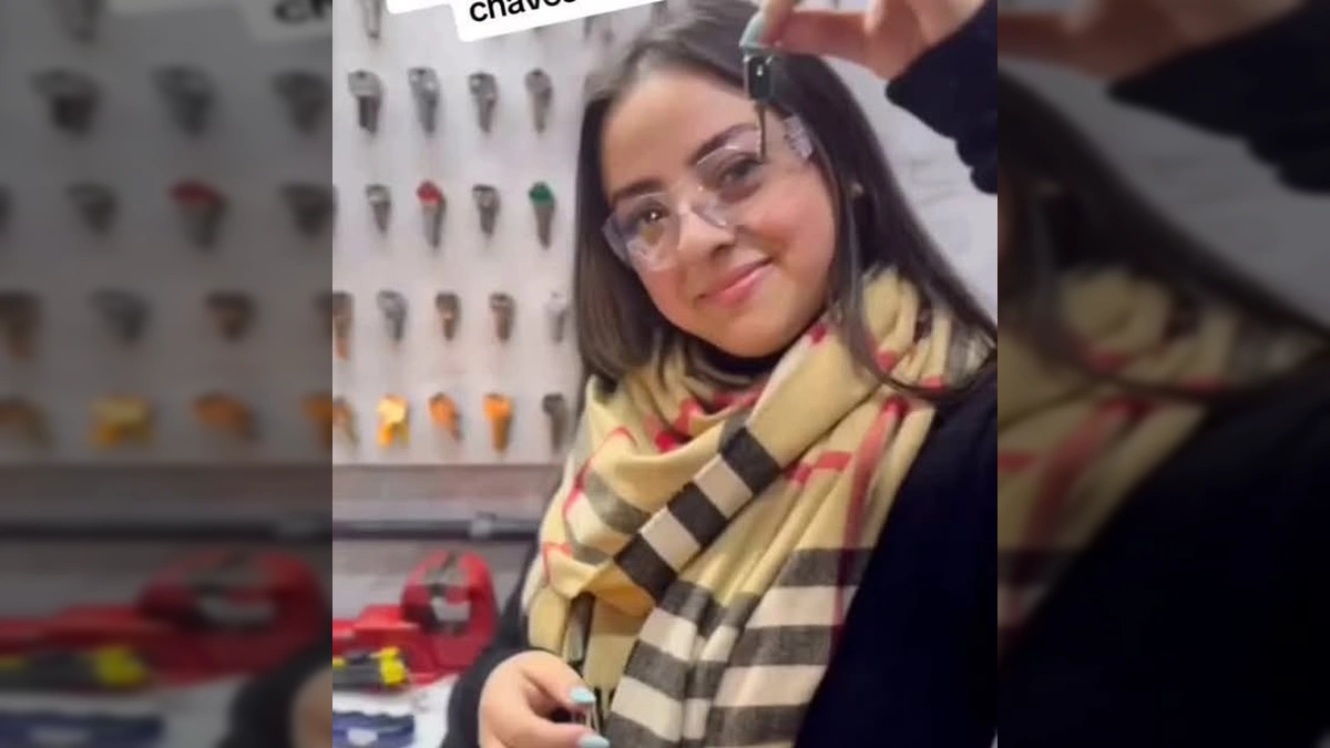 Mulher realizando cópia de chaves em máquina, e detalhes do reparo de um relógio dourado com o logo 'LINCE'. Créditos: torra_torra_lucas_do_rio_verde / Instagram