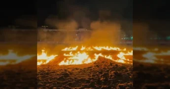 Mayck & Lyan se apresentando no palco da 13ª EXPOVERA em Vera, Mato Grosso, com luzes verdes e efeitos de fogo. Créditos: Prefeitura Municipal de Vera / Instagram.