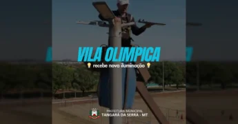 Mulher em frente a um poste de luz e um caminhão com braço elevatório, com legenda de crédito para Prefeitura de Tangará da Serra / Instagram.