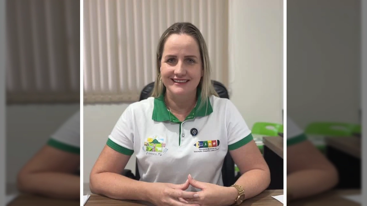 Imagem de uma mulher convidando para o 23º Fórum Municipal de Educação de Querência, MT. Créditos: Instagram semecquerencia.
