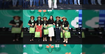 Imagem do evento da Famato Mulher com várias participantes e palestrantes no Cenarium Rural, Cuiabá. Créditos ao Sistemafamato/Instagram.
