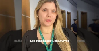 Grupo de mulheres participando de um curso profissionalizante em sala de aula, promovido pela Prefeitura de Cuiabá em parceria com o Senac. Créditos: Prefeitura de Cuiabá / Instagram.