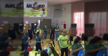 Mulheres rurais de Araputanga em evento com sorteio de moto e fogão industrial