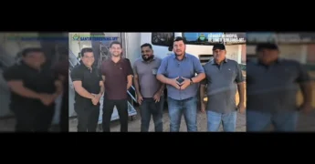 Pessoas recebendo atendimento oftalmológico em carreta, com funcionários da prefeitura de Santa Terezinha e Deputado Eugênio. Imagem: Prefeitura Santa Terezinha-MT / Instagram