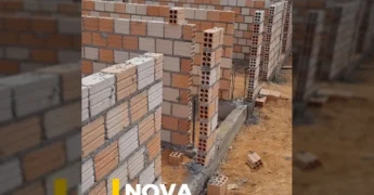 Imagem da obra da UBS Ana Nery em Terra Nova do Norte, mostrando a construção das paredes e a representação 3D do projeto. Créditos: @terranovadonorte / Instagram.