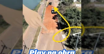 Imagem aérea das obras de pavimentação asfáltica na Avenida 04 de Julho em Juruena. Crédito: Prefeitura Municipal de Juruena / Instagram
