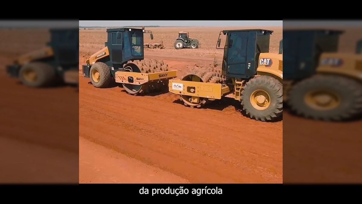 Rodovia QR-387 em obras de pavimentação com máquinas pesadas e caminhões. Créditos: prefeituradequerencia / Instagram