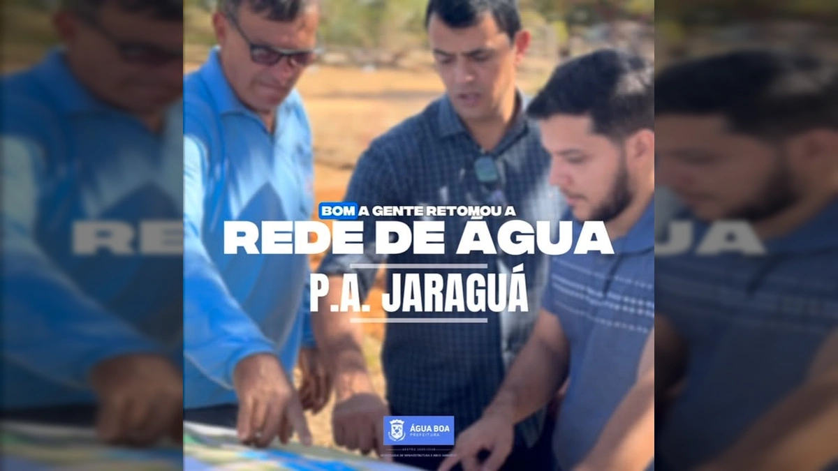 Retroescavadeira trabalhando na instalação da rede de água no P.A. Jaraguá, Água Boa, MT. Créditos: infraestruturaaguaboa / Instagram.