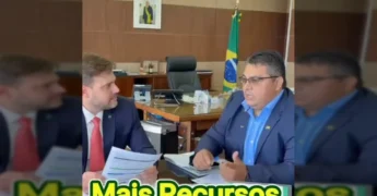 Ônibus escolar zero km recebido por São José dos Quatro Marcos para transporte de estudantes. Crédito: Prefeitura de São José dos Quatro Marcos / Instagram.