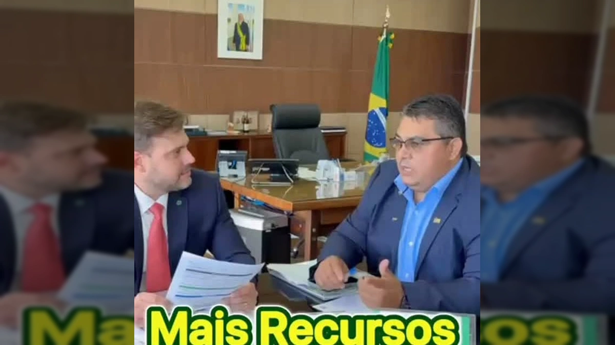 Ônibus escolar zero km recebido por São José dos Quatro Marcos para transporte de estudantes. Crédito: Prefeitura de São José dos Quatro Marcos / Instagram.