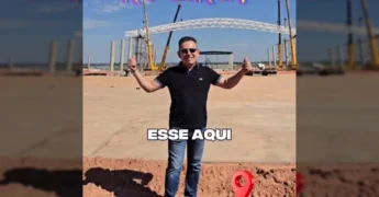 Mauro Mendes em frente à construção do Parque Novo Mato Grosso, futuro maior espaço de shows do Brasil em Cuiabá. Créditos: Mauro Mendes Oficial / Instagram.