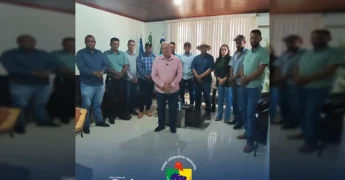 Prefeito Miltinho e vereadores de Colniza em reunião sobre investimentos do governo. Créditos: Prefeitura de Colniza / Instagram